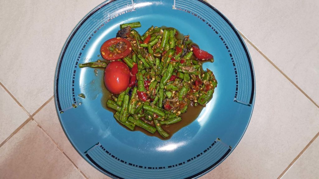 Tam Tua, Salat aus langen grünen Bohnen